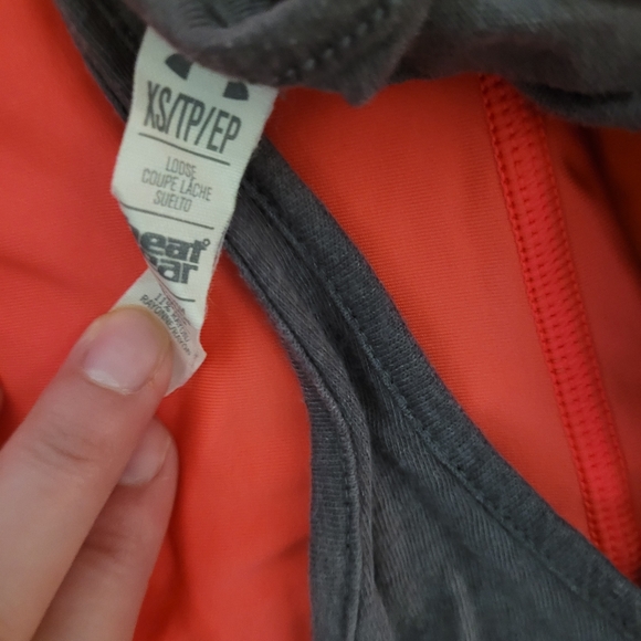 Under armour tank tops lot - Picture 4 of 6